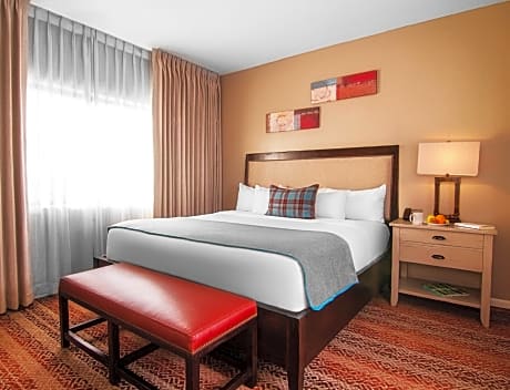 Red Rock Premium King 1 Bedroom Suite - Pet-Friendly