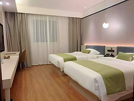GTI - Gya Twin Room, Aisle Window