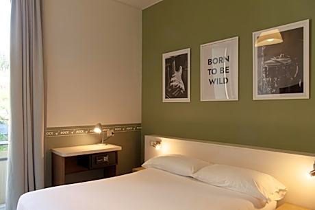 Standard Double Room - Non-Smoking