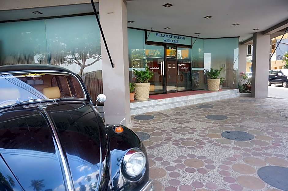 Losari Beach Hotel Makassar