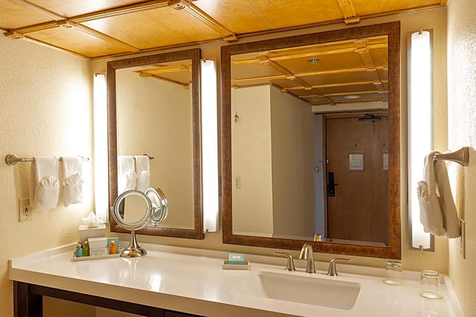 Pacific Terrace Hotel