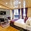 Sumitel Hotel 500 meters from Mall Road