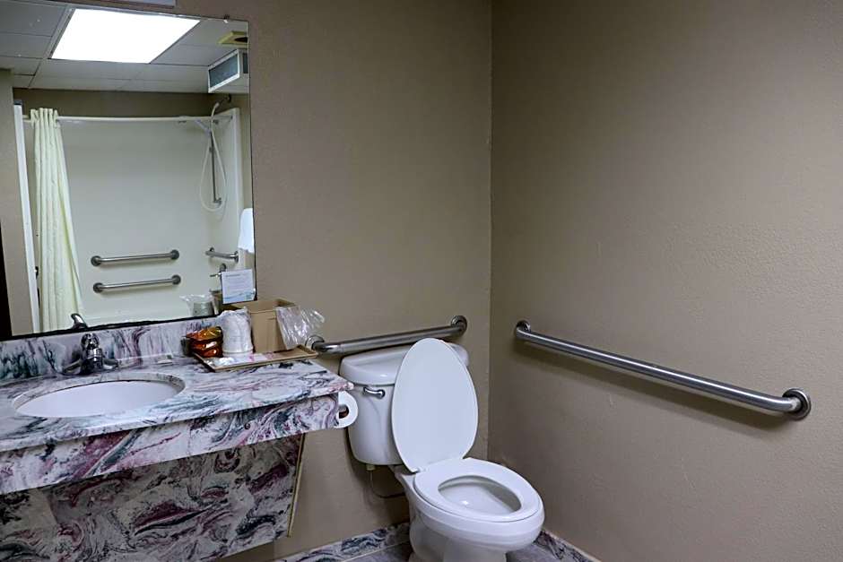 Super 8 by Wyndham Clarksville East