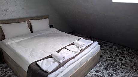 Two-Bedroom Deluxe Apartment with Balcony