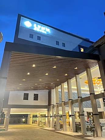 LYNN Hotel Tuban