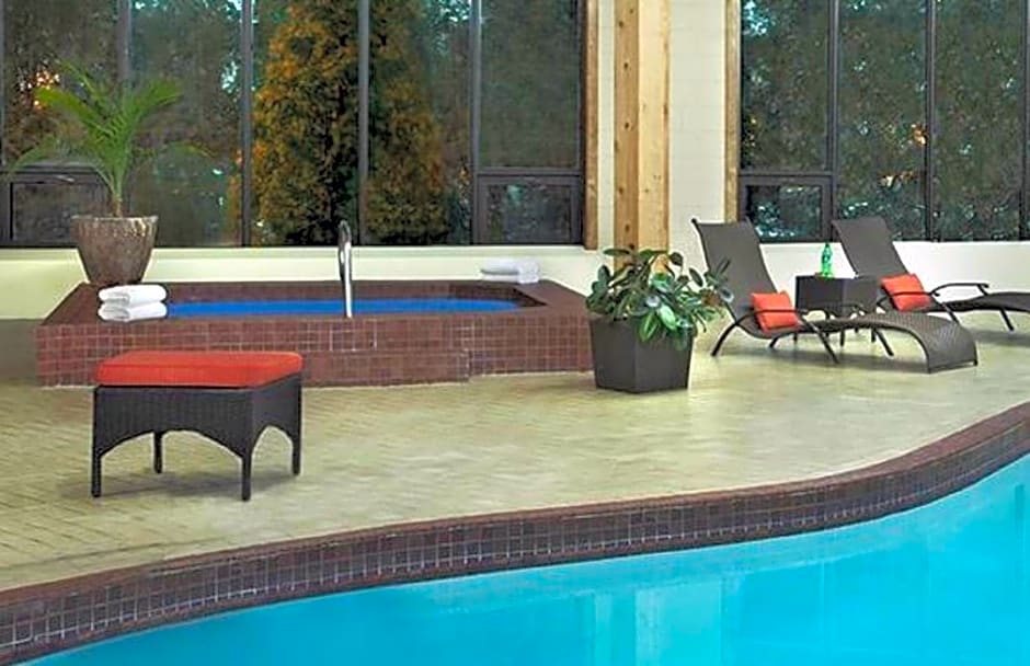 Travelodge by Wyndham Kingston LaSalle Hotel