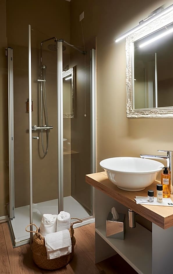 Lainez Rooms & Suites
