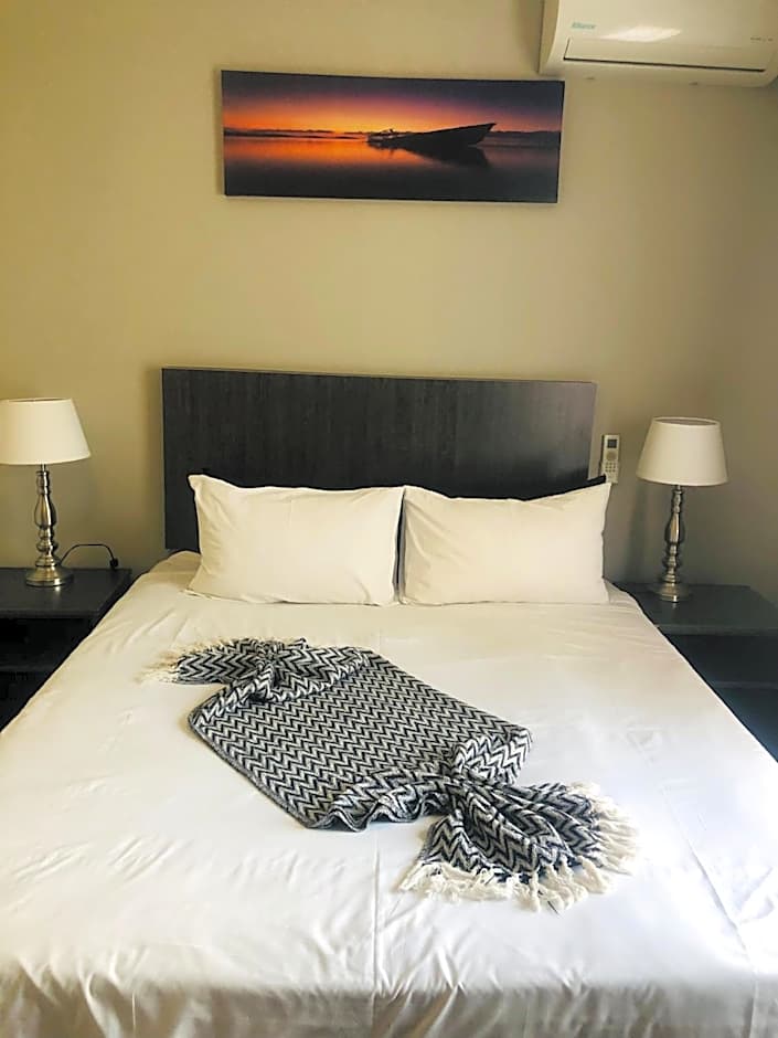 La Bronze Guest Lodge