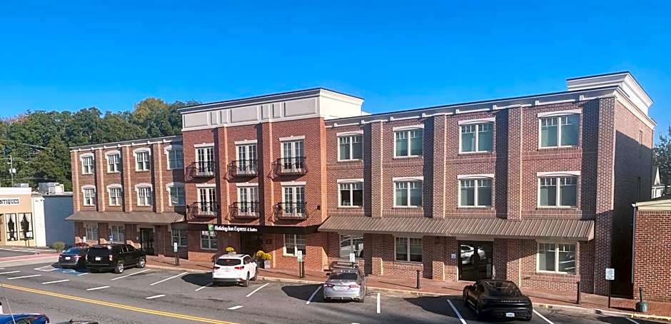 Holiday Inn Express and Suites Dahlonega - University Area By IHG