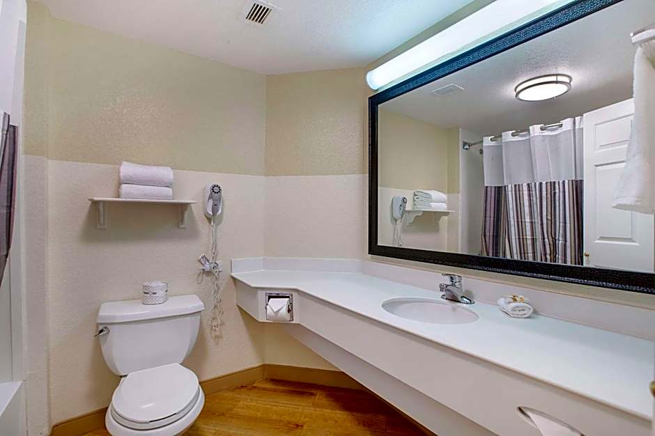 La Quinta Inn & Suites by Wyndham Fort Lauderdale Airport