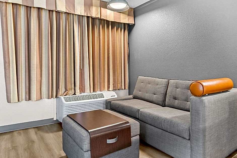 Rodeway Inn & Suites