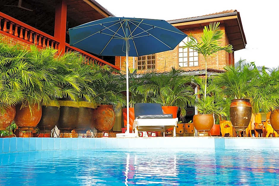 Coconut Grove Regency Hotel