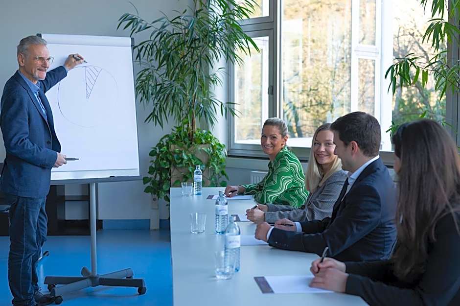 College Garden Hotel