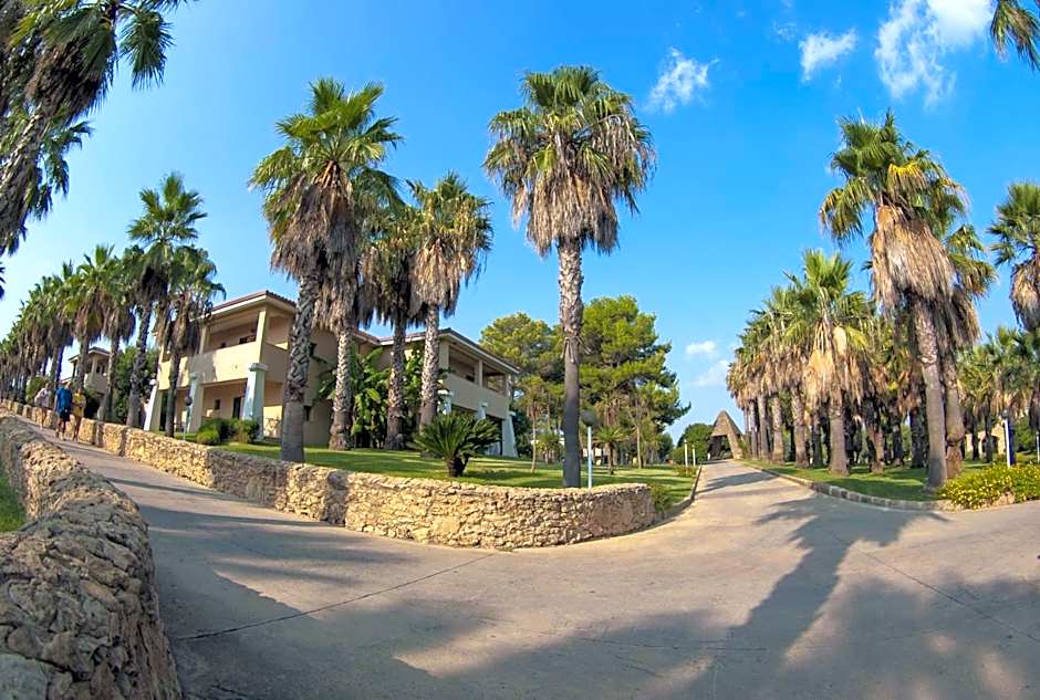 TH Le Castella - Baia degli Dei Village