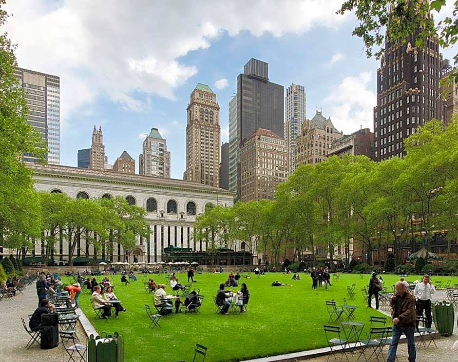 Massive 1BR w Private Patio in Upper East Side