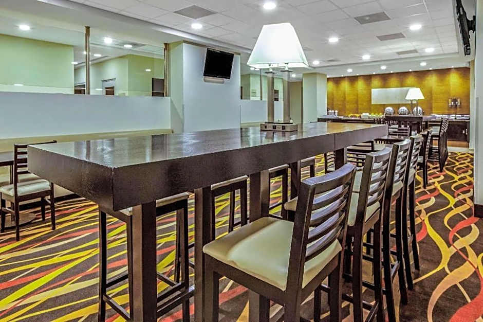 La Quinta Inn & Suites by Wyndham San Luis Potosi