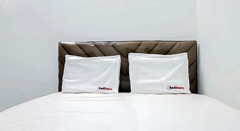 RedDoorz @ Radio Dalam