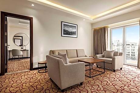 Executive Suite-Lounge Access