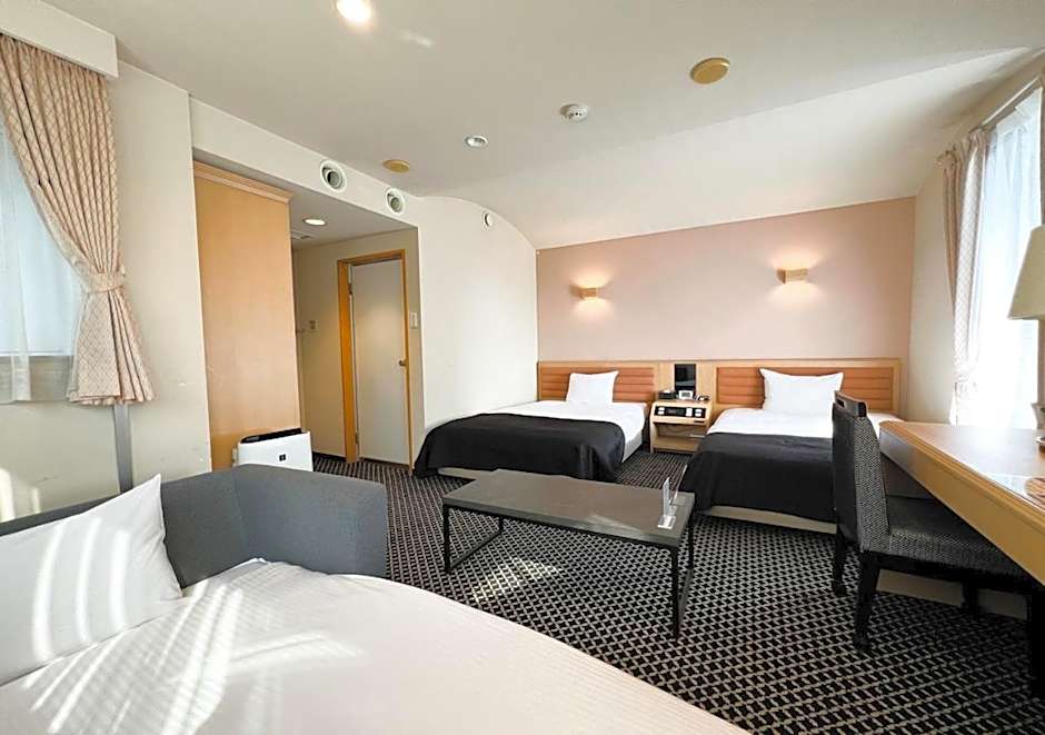 Photo 1 of 27 of Triple Room - Non-Smoking