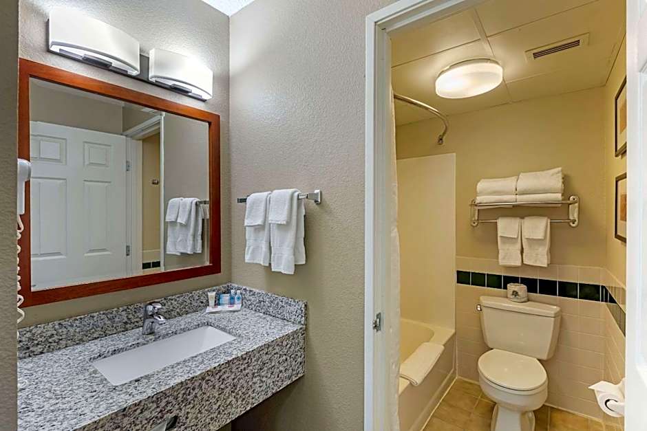 Comfort Inn and Suites Jackson - West Bend