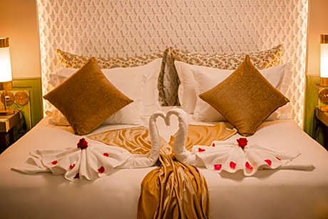 Senior Suite