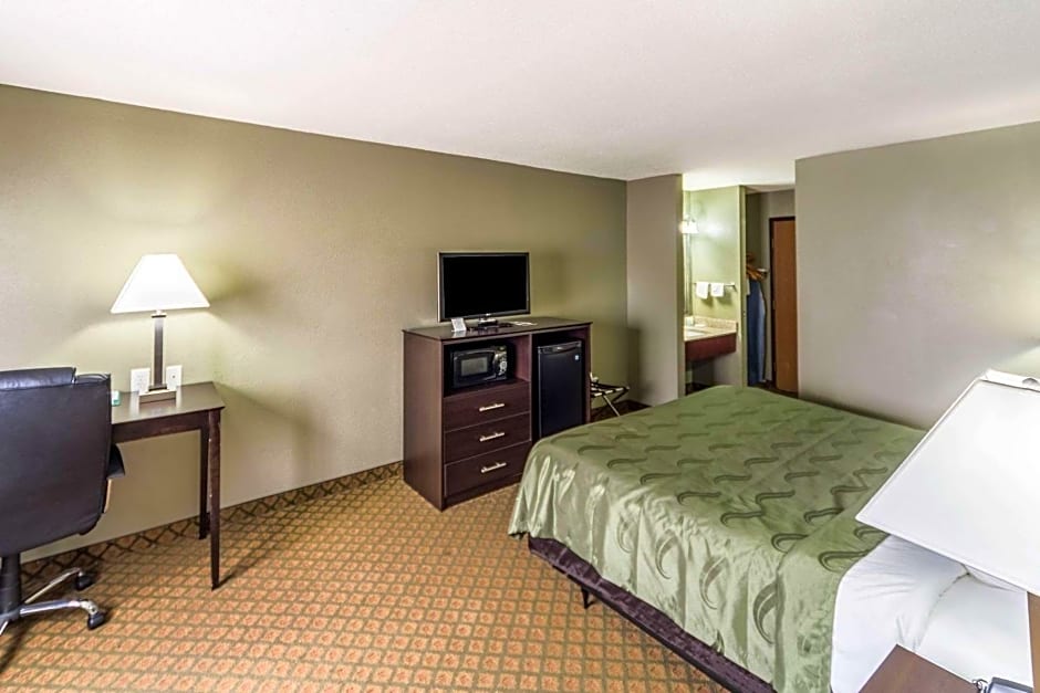 Quality Inn Columbia City near US-30