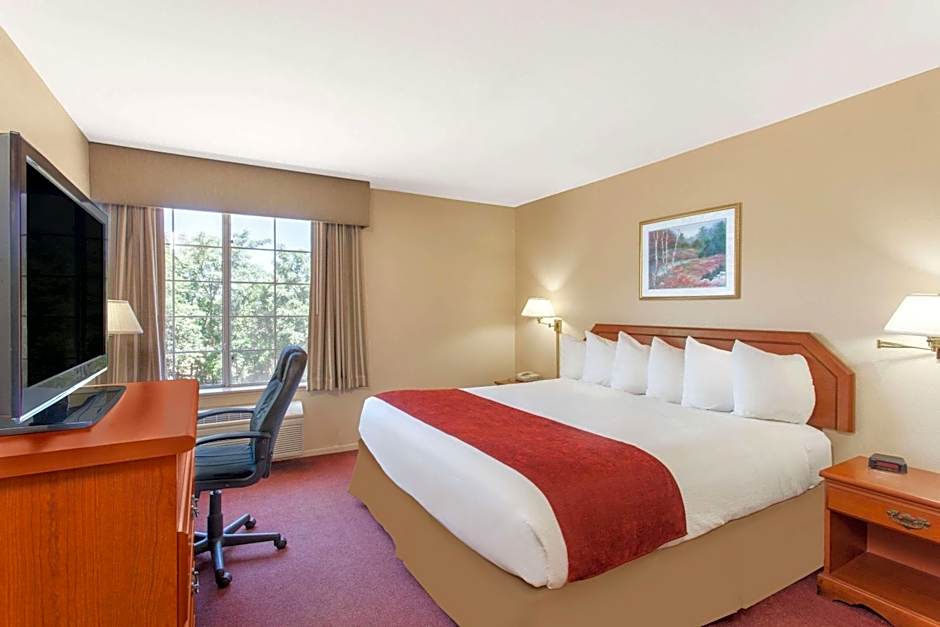 Ramada by Wyndham Fresno Northwest