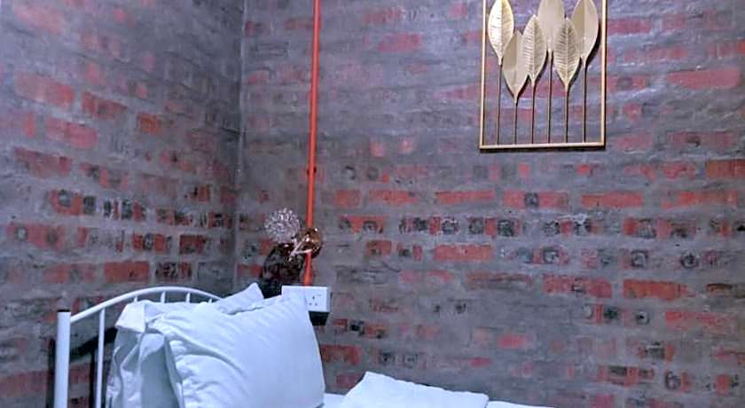 Super OYO 89771 Dane & Shue