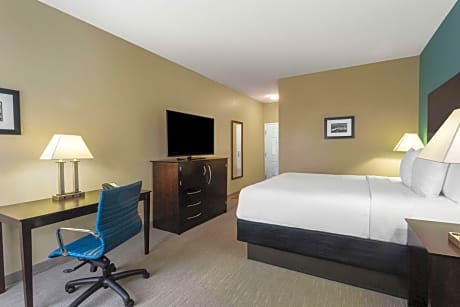 King Room with Roll-in Shower - Mobility Access/Non-Smoking