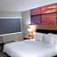 Days Inn & Suites by Wyndham Roseville/Detroit Area