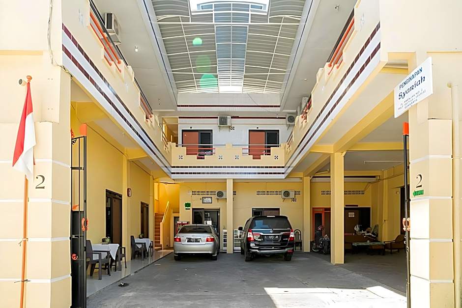 RedDoorz Syariah near Jembatan Merah Plaza