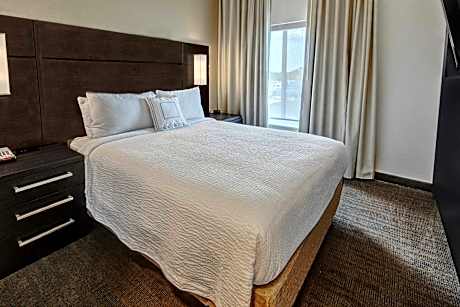 2 Bedroom Suite, Bedroom 1: 1 King, Bedroom 2: 1 Queen, Sofa bed
