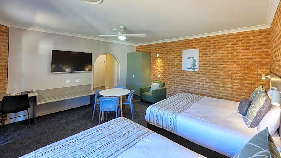 Hamilton Henry Parkes Motor Inn