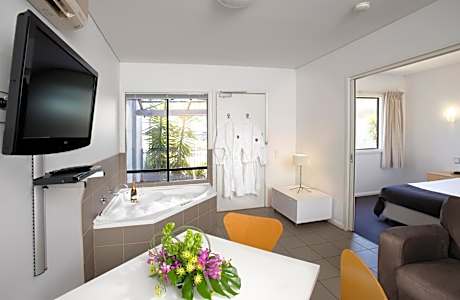 Waterfront One Bedroom Spa Apartment