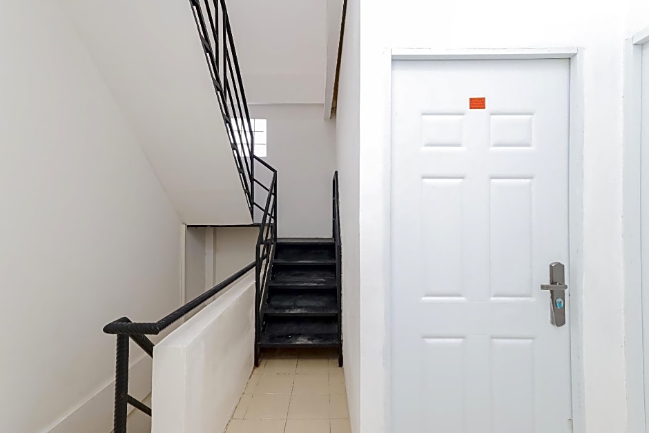 RedDoorz near Pasar Lama Serang