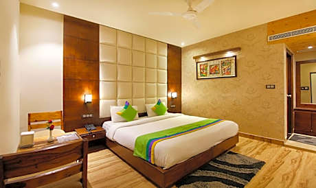 Treebo Punjabi Nature Residency, Near Faridabad Railway Station