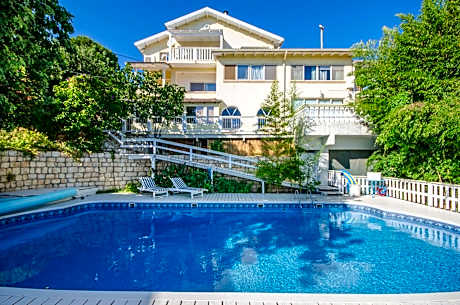 Ha'Seuda Ha'Achrona Suites