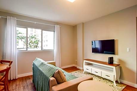 Conforto na Av. Brasil, 150 metros da Praia RS7551