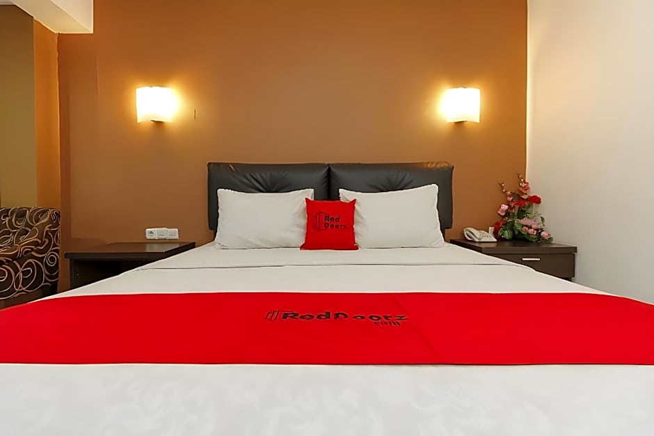 RedDoorz Plus @ Grand Populer Hotel Makassar