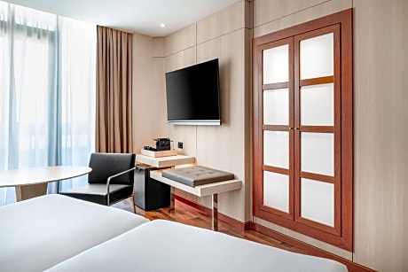 Standard Balcony Twin, Guest room, 2 Twin/Single Bed(s)
