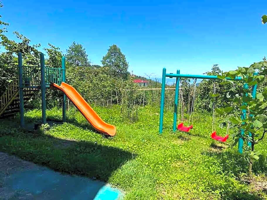 Trabzon Araklı'da Deniz Manzaralı Müstakil Villa