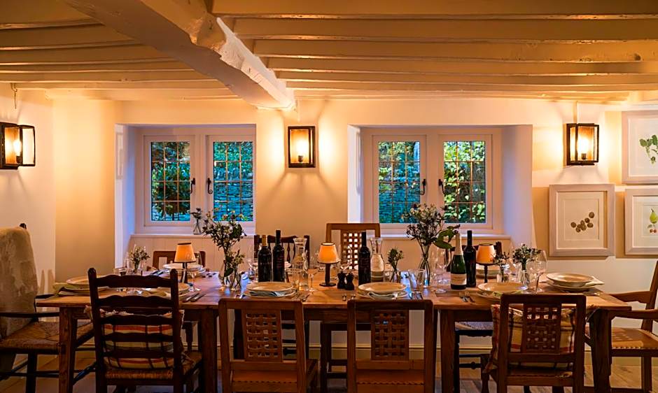 The Three Horseshoes