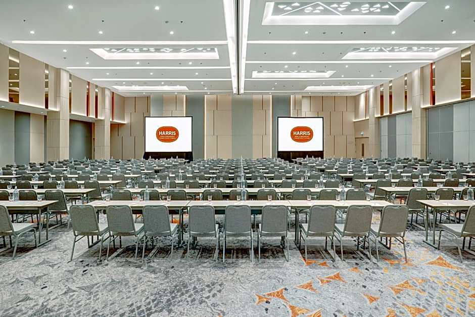 HARRIS Hotel & Conventions Bundaran Satelit Surabaya