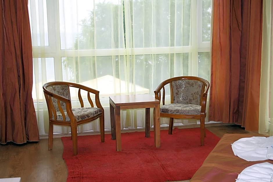 Iris Beach Hotel