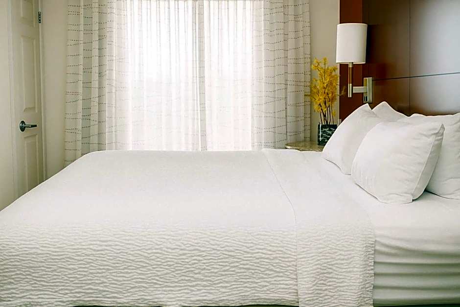 MainStay Suites Appleton Airport - Fox River Mall Area