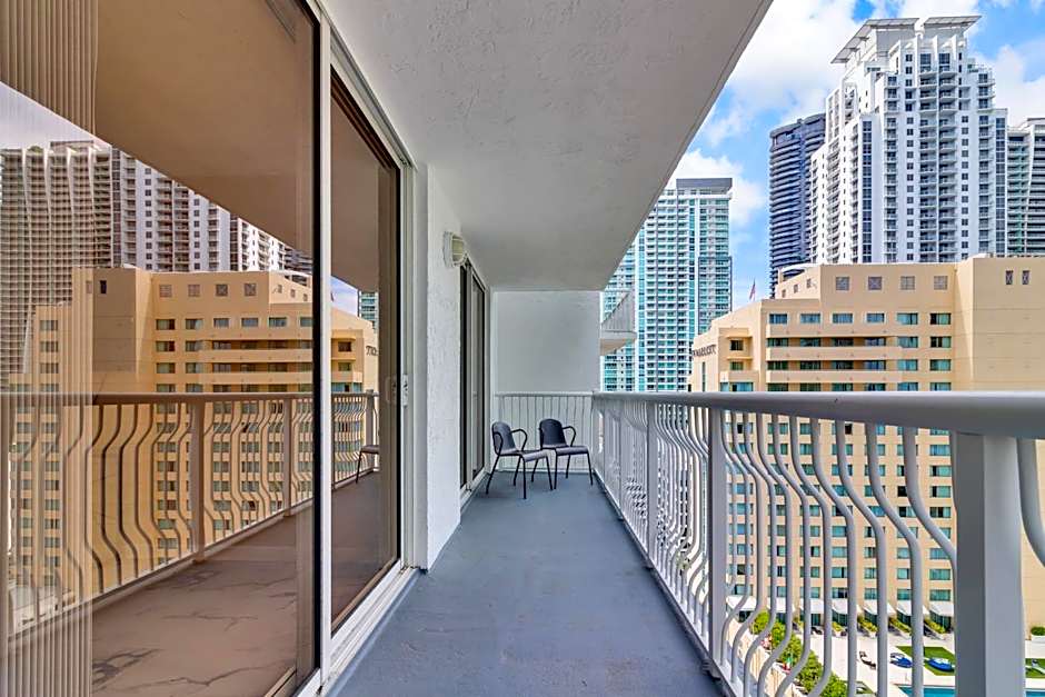 The Club at Brickell Bay Luxury Suites
