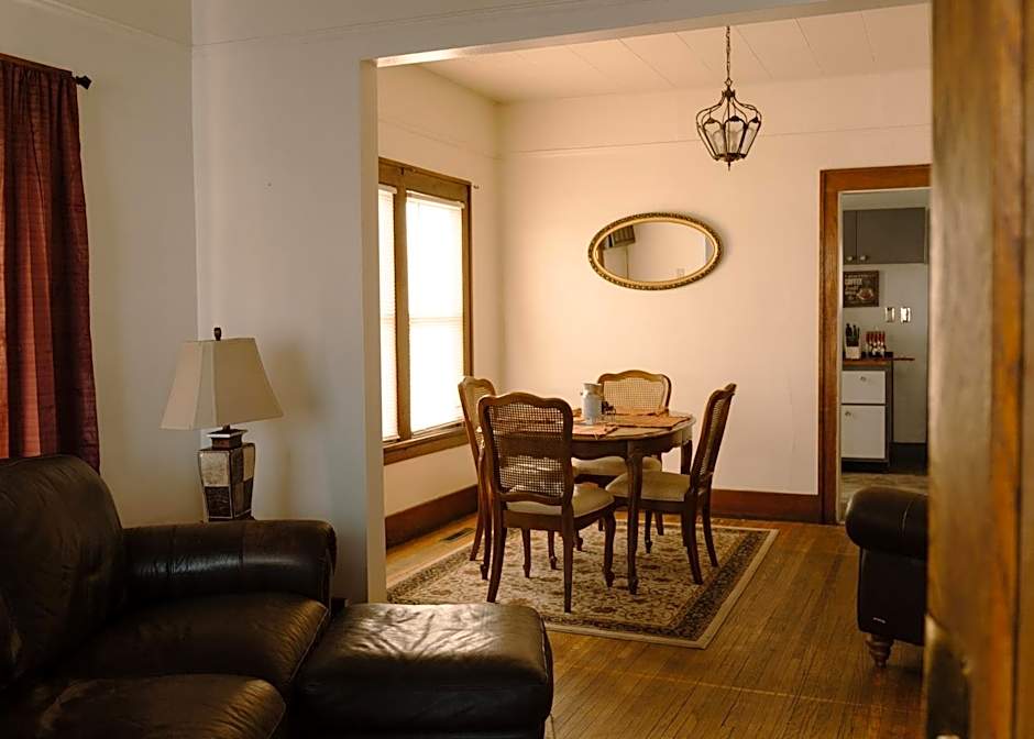 East Side Motel & Cabins
