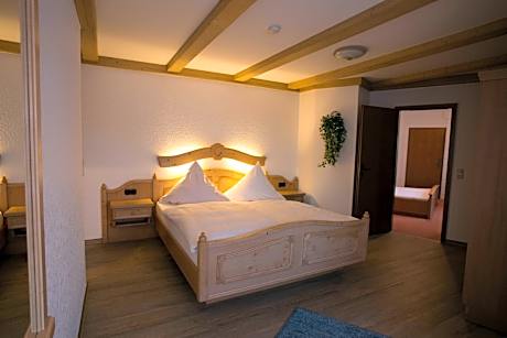 Family Room (4 Adults)