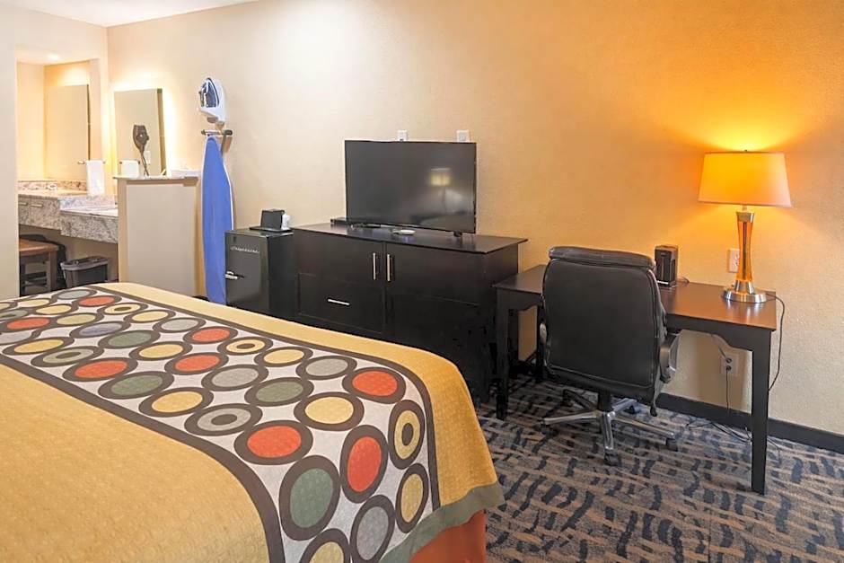 Super 8 by Wyndham Pasadena