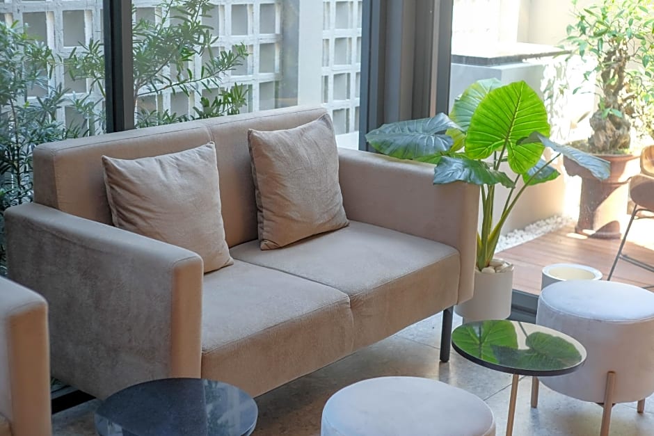 Sans Hotel RG Living Jogja by RedDoorz